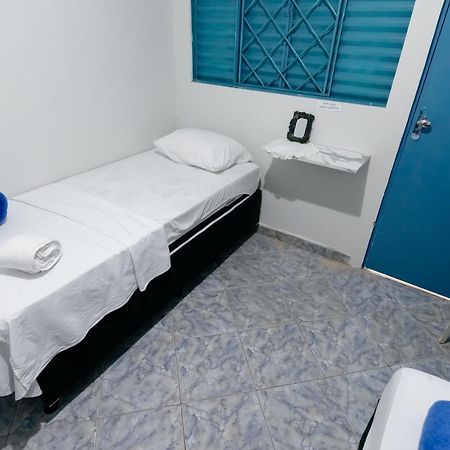 Готель Pousada Roosevelt Quarto 04 - Pousada Central Prox Rodoviaria E Dist Industrial Уберландія Екстер'єр фото